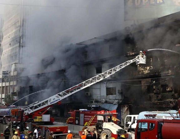 পাকিস্তানে শপিং মলে ভয়াবহ অগ্নিকাণ্ডে নিহত ৬১ জন