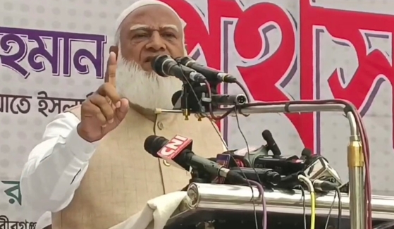 জামায়েত ইসলামীর আমির ভোটের বাক্স নিরাপত্তা নিয়ে মন্তব্য করছেন