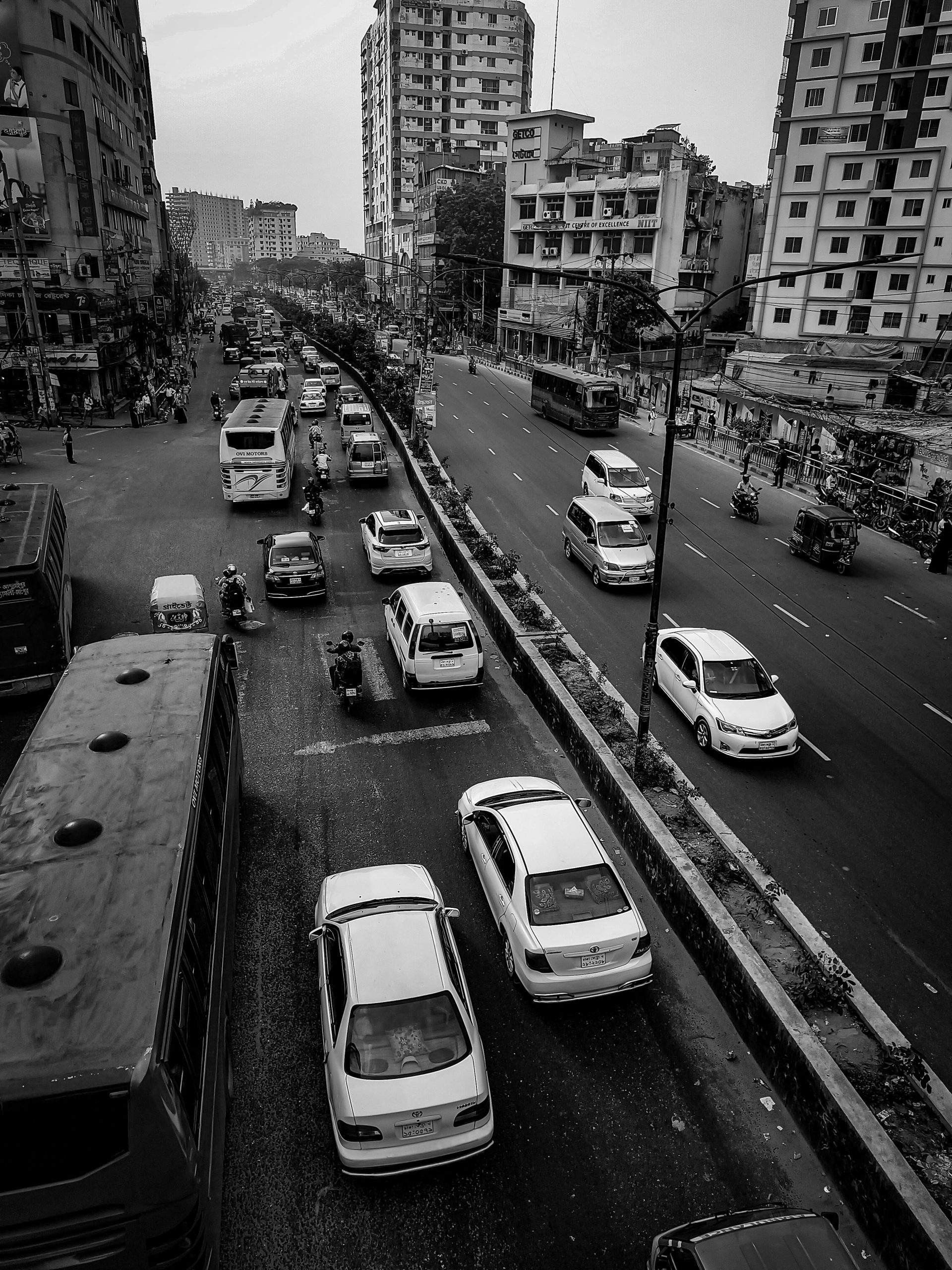Heavy traffic on Narayanganj–Dhaka link road causing jams and delays