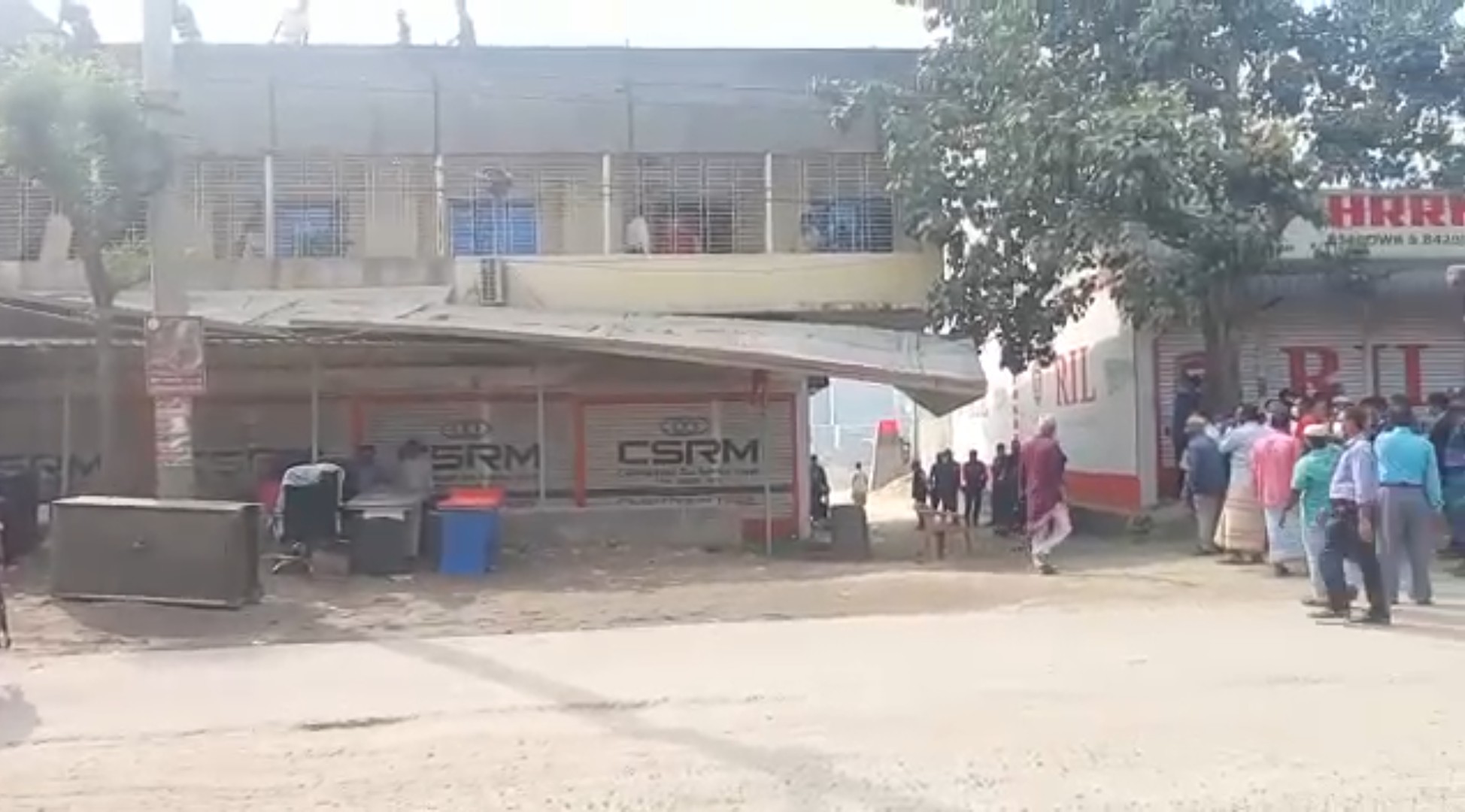 নারায়ণগঞ্জের পাগলা তালতলা এলাকার মাইসা ইন্টারন্যাশনাল মার্কেট দখলের অভিযোগে আলোচিত কাজী শামীম গং